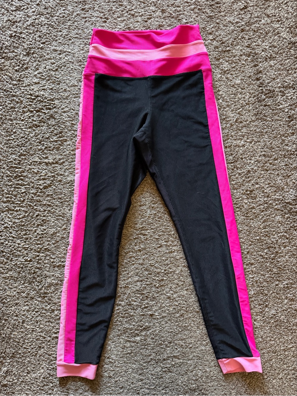 BEACH RIOT Black & Pink Ribbed Yoga Workout Leggings